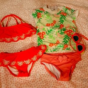 Bundle swimsuit 👙size 3 years old baby girl good